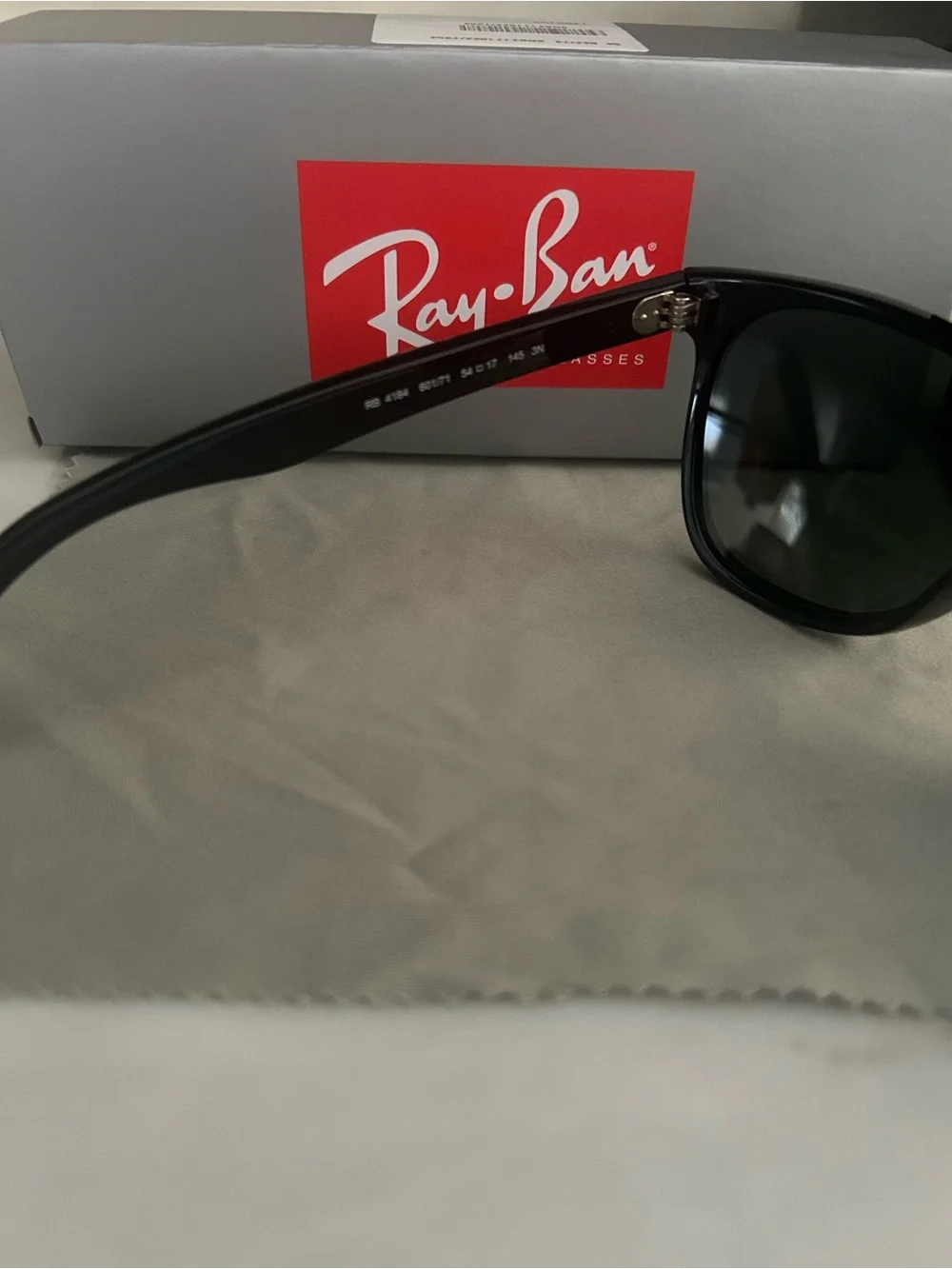 Ray-Ban Wayfarer Sunglasses - Black